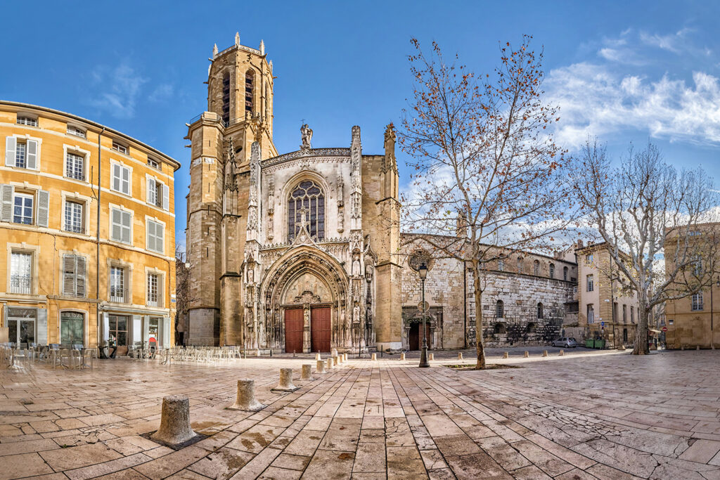 Katedra Saint-Saveur jest wizytówką starego miasta Aix-en-Provence