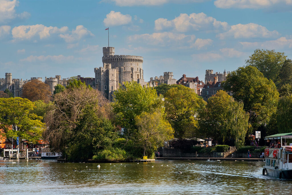 Zamek Windsor góruje nad okolicą, nadając jej wyjątkowy charakter