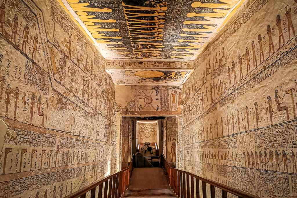 Większość znalezionych w grobowcu Tutanchamona skarbów jest dziś częścią Muzeum Egipskiego w Kairze