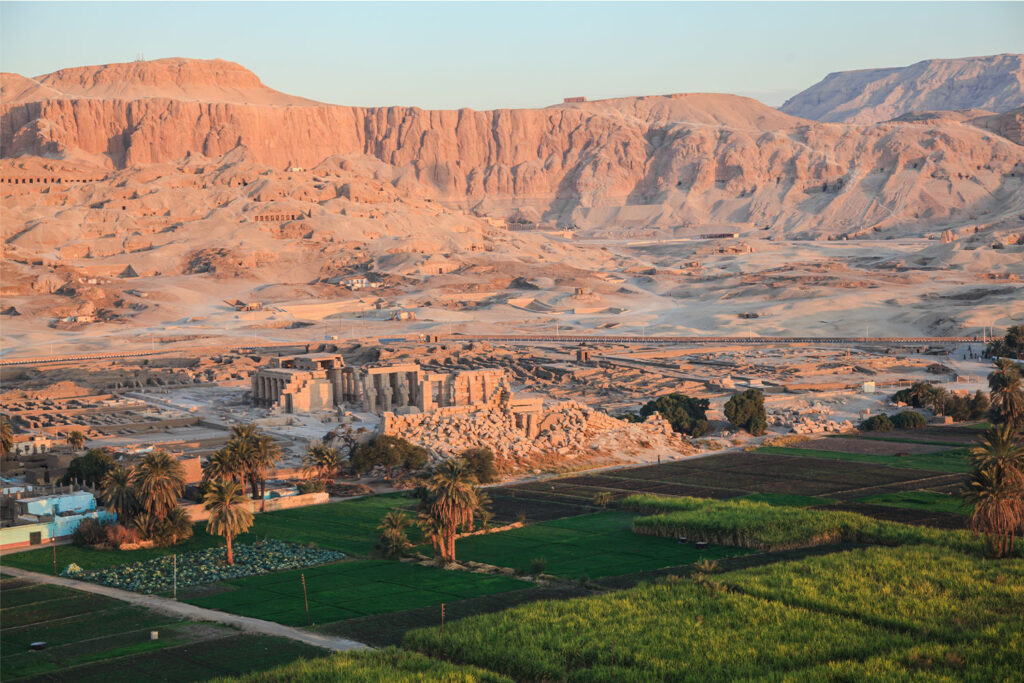 Widok na Dolinę Królów w Egipcie