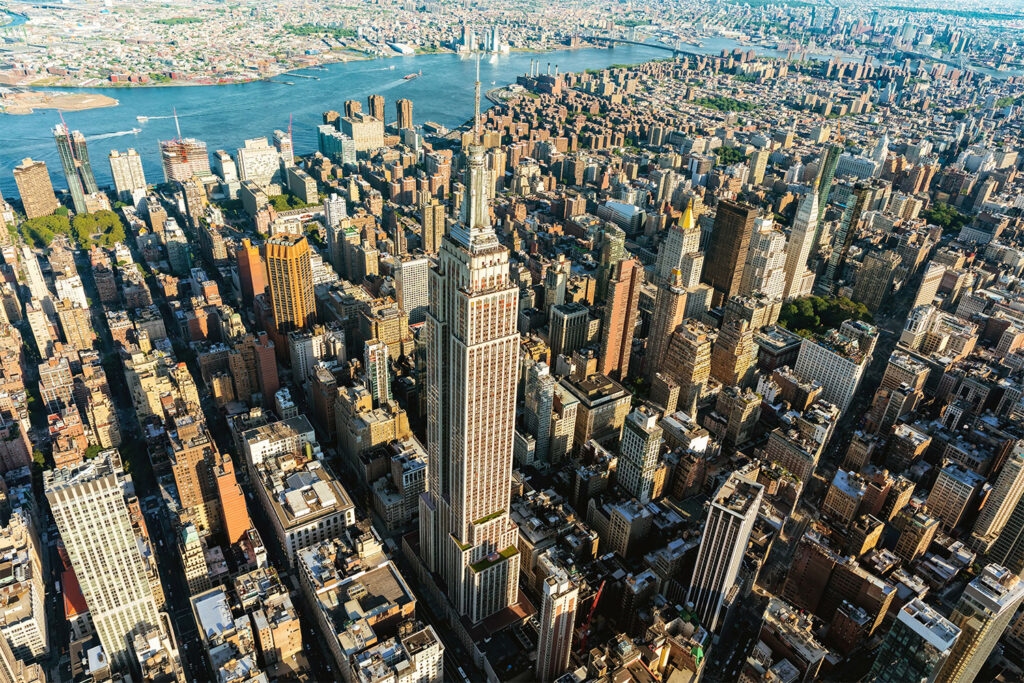 Budynek Empire State Building to charakterystyczny element panoramy miasta
