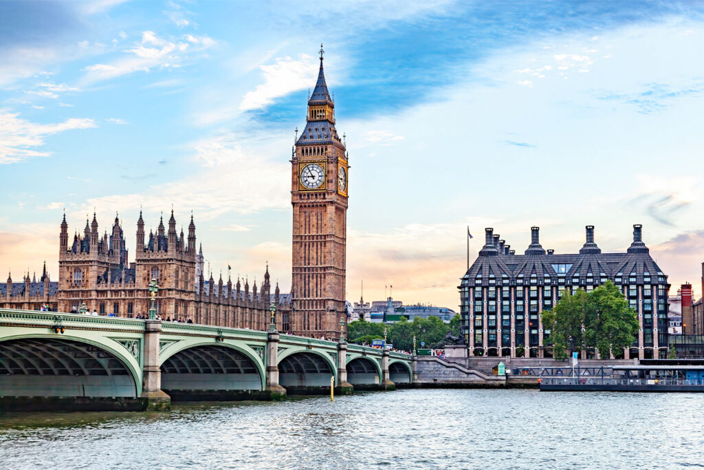 Big Ben należy do zabudowań Pałacu Westminsterskiego