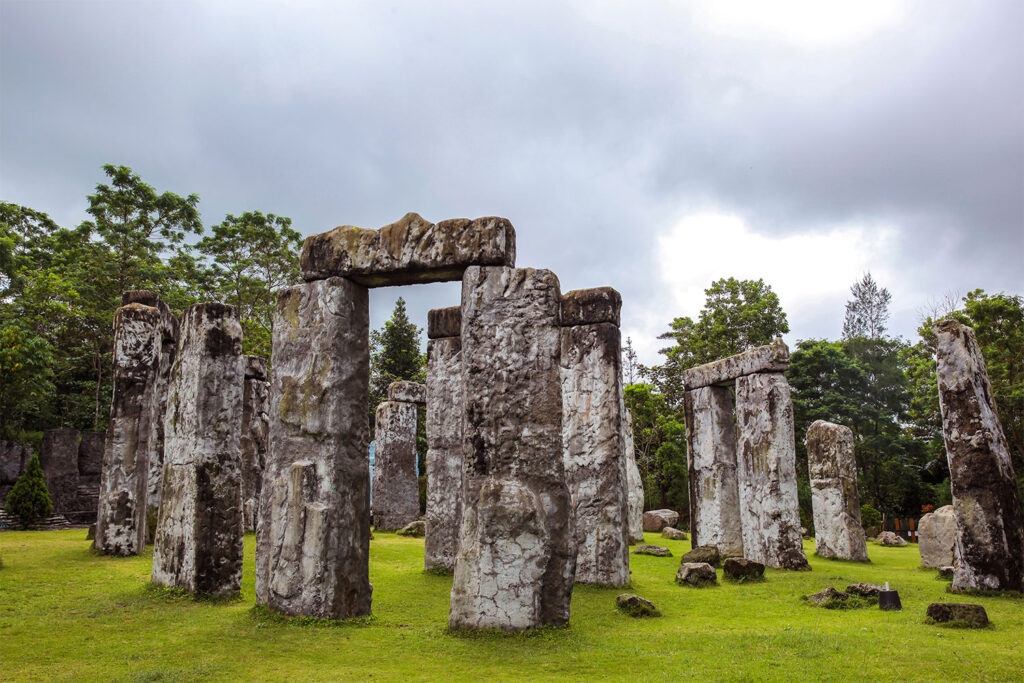 Niebieskie kamienie użyte do wzniesienia Stonehenge pochodzą z oddalonej o ponad 200 km Walii