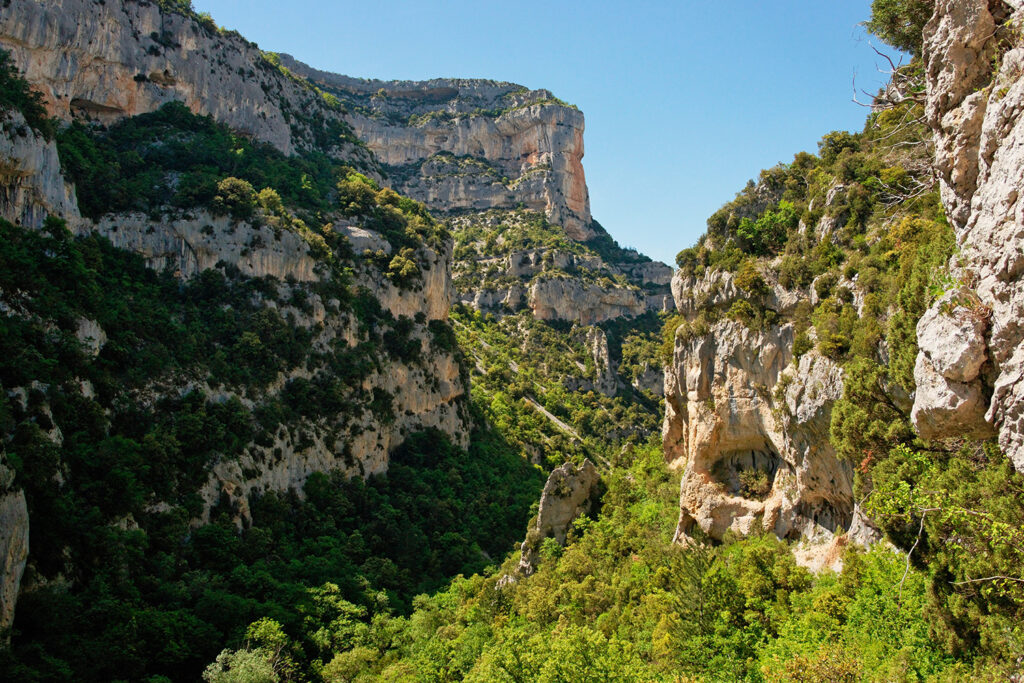 Kanion Nesque w masywie Vaucluse niedaleko Luberon