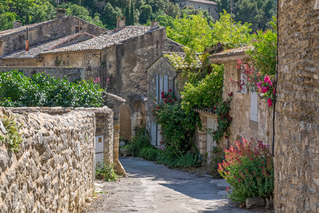 Miasteczko Oppède-le-Vieux w masywie Luberon