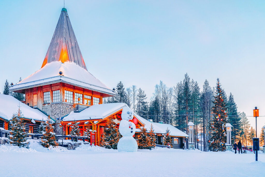 Wioska Mikołaja i Santa Park to dwa zupełnie różne parki poświęcone w pełni tematyce świąt Bożego Narodzenia