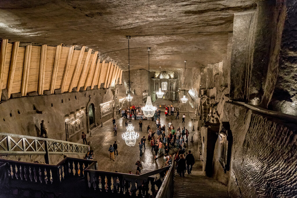 Kaplica św. Kingi to według wielu zwiedzających najbardziej imponujące pomieszczenie kopalni soli w Wieliczce