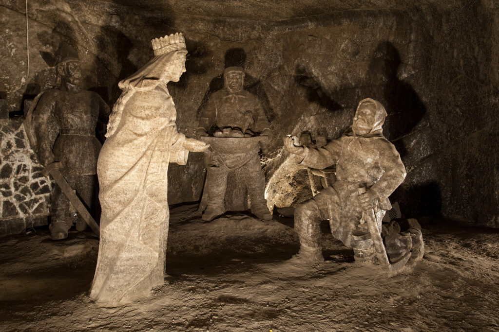 Eksponaty trasy muzealnej biegnącej po kopalni soli WIeliczka