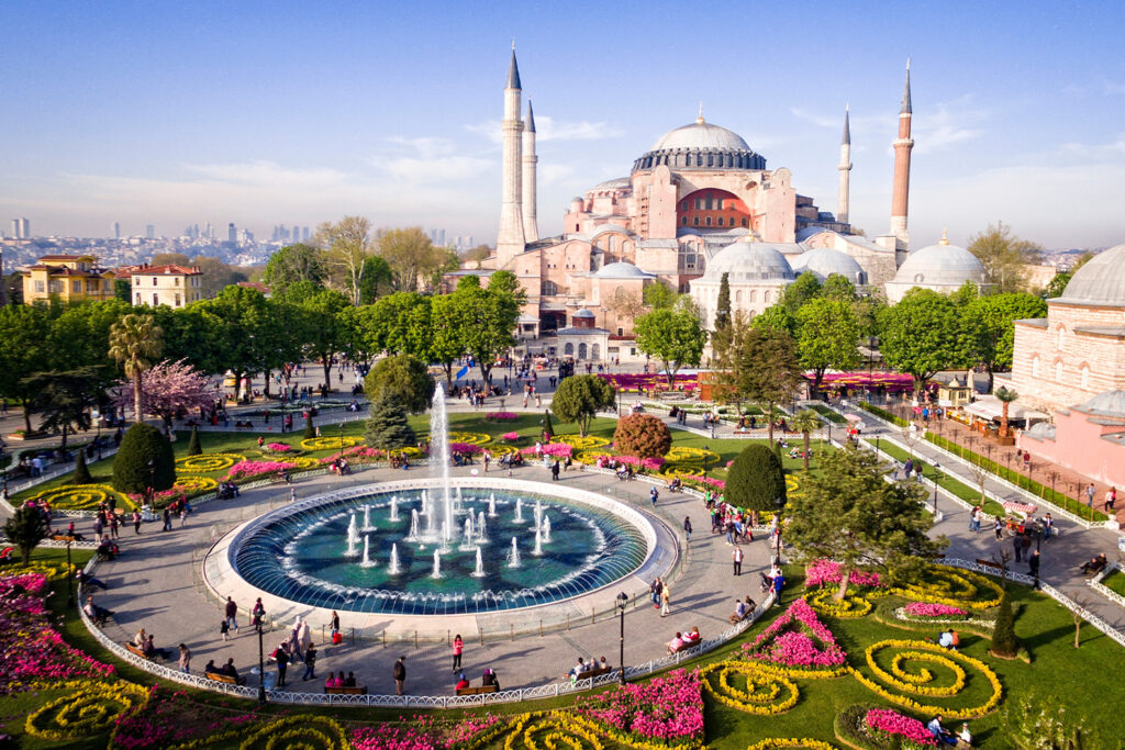 Hagia Sophia to obok Błękitnego Meczetu i Pałacu Topkapi najczęściej odwiedzany zabytek w Stambule.