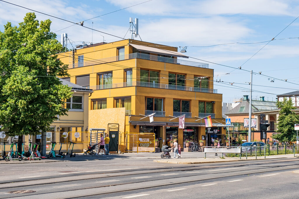 Muzeum posiada też przestrzeń wystaw tymczasowych, związanych z tematyką muzyki bądź kariery Abby. Na zdjęciu budynek Muzeum Abby w Sztokholmie.