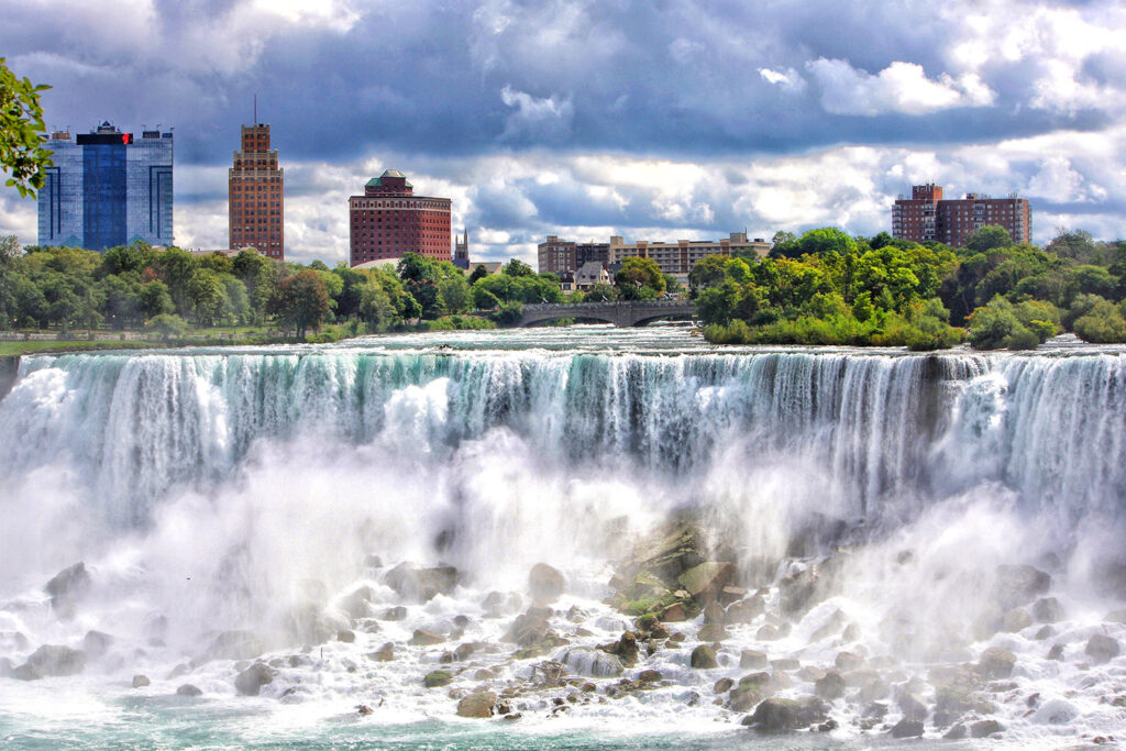 Wodospad Niagara po amerykańskiej stronie.