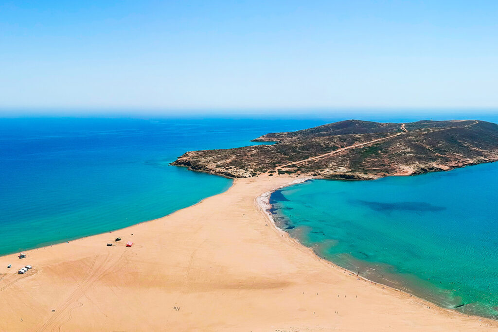 Plaża Prasonisi wymieniana jest często jako najbardziej atrakcyjna plaża na Rodos.