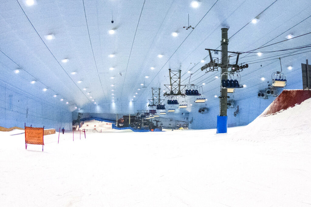 Ski Dubai to jedna z najbardziej oryginalnych atrakcji, jakie Dubaj oferuje swoim gościom.