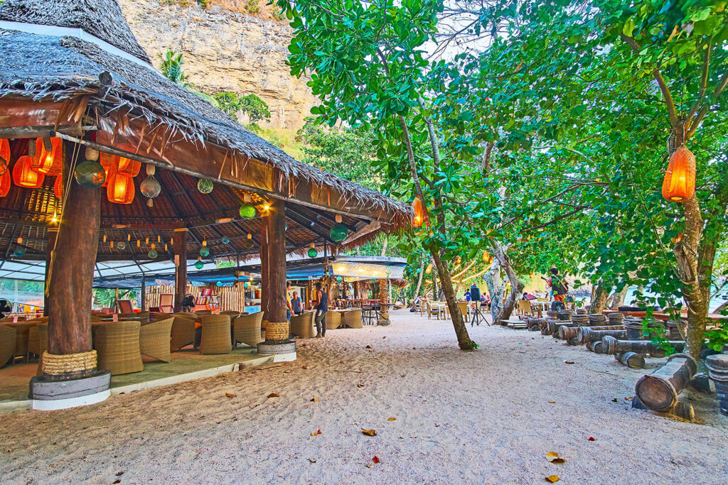 Ao Nang to drugie najważniejsze miasto w prowincji Krabi.