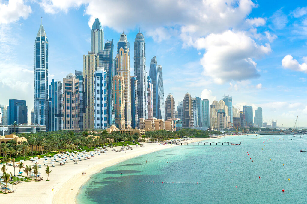 Marina Beach - jedna z najczęściej wybieranych plaż Dubaju.