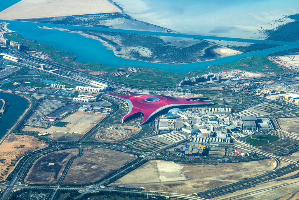 Ferrari World jest jednym z najlepiej ocenianych parków rozrywki na świecie.