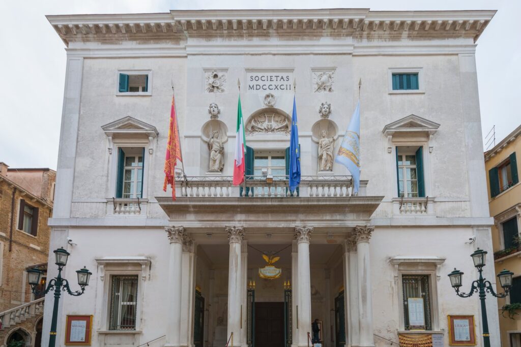 Fasada Gran Teatro La Fenice przy Campo San Fantin