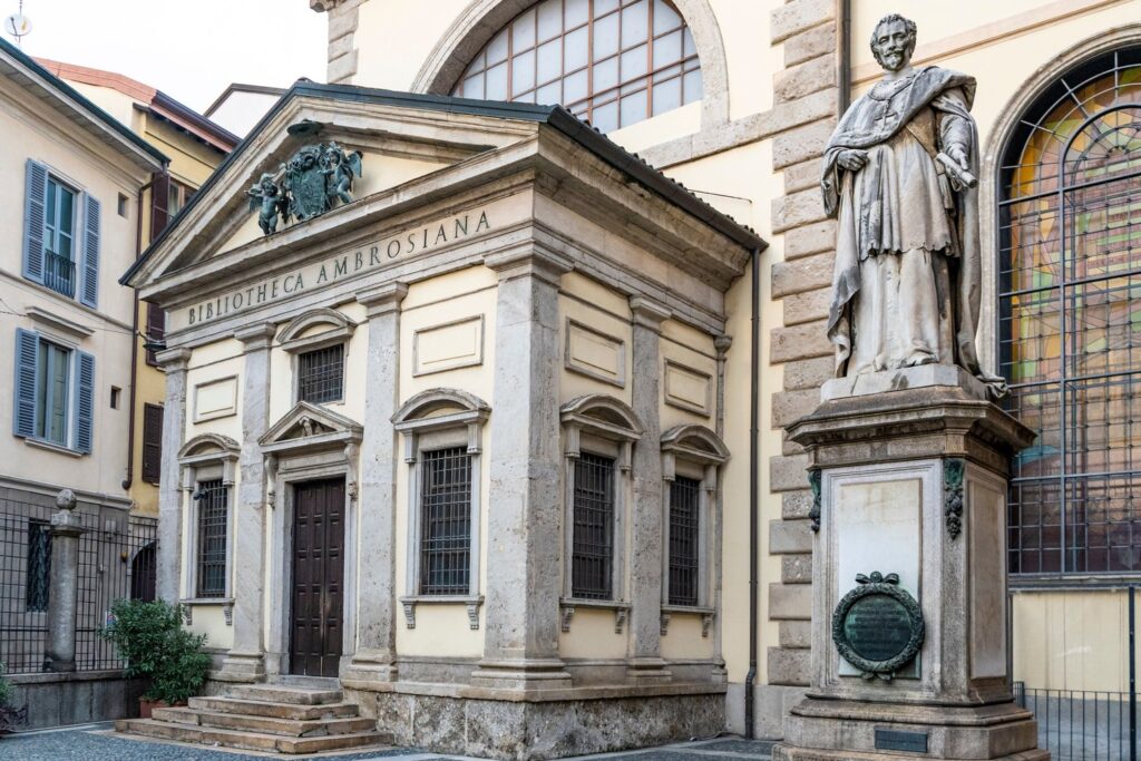 Wejście do Biblioteki Ambrozjańskiej w Mediolanie.