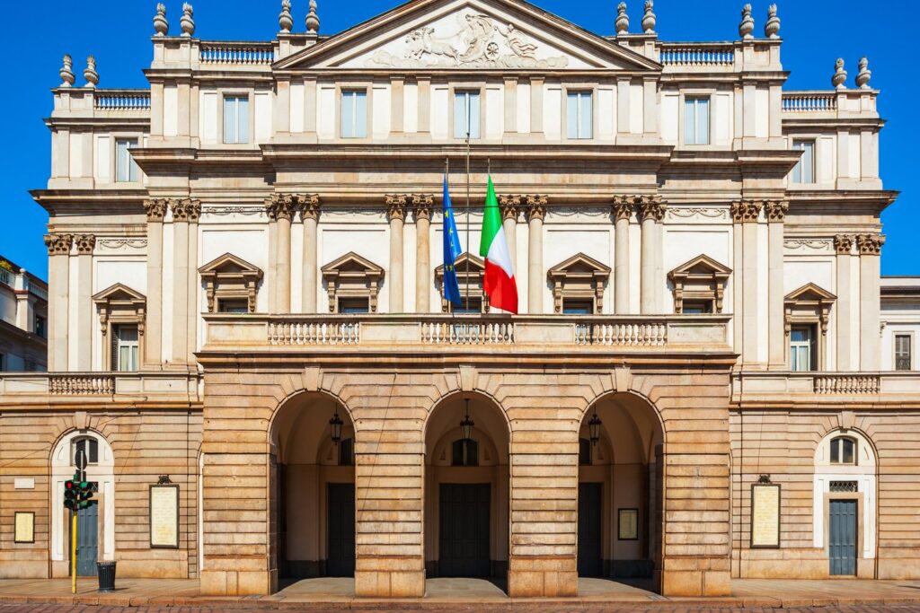Gmach opery La Scala w Mediolanie.
