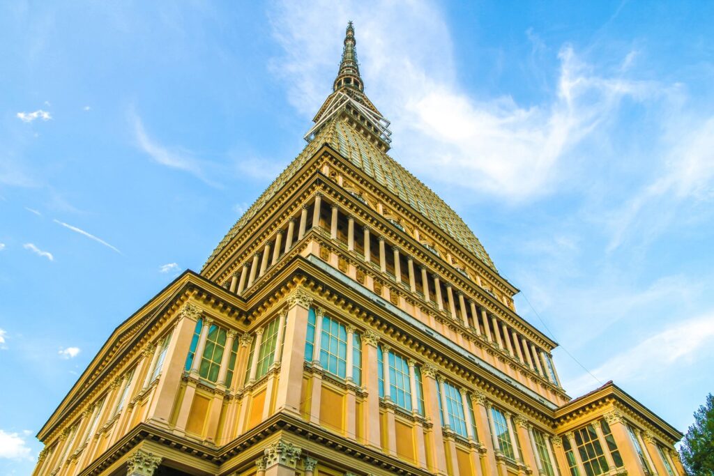 Charakterystyczna iglica Mole Antonelliana to symbol Turynu