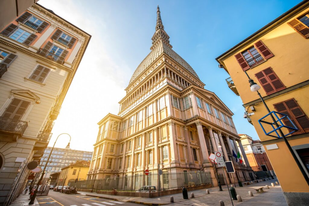 Mole Antonelliana to symbol Turynu i siedziba Narodowego Muzeum Kina.