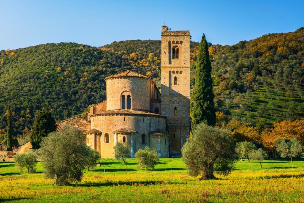 Romańskie opactwo Sant'Antimo w pobliżu Montalcino