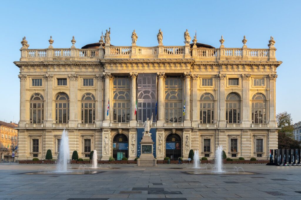 Palazzo Madama z barokową fasadą Juvarry stoi w samym środku Piazza Castello.