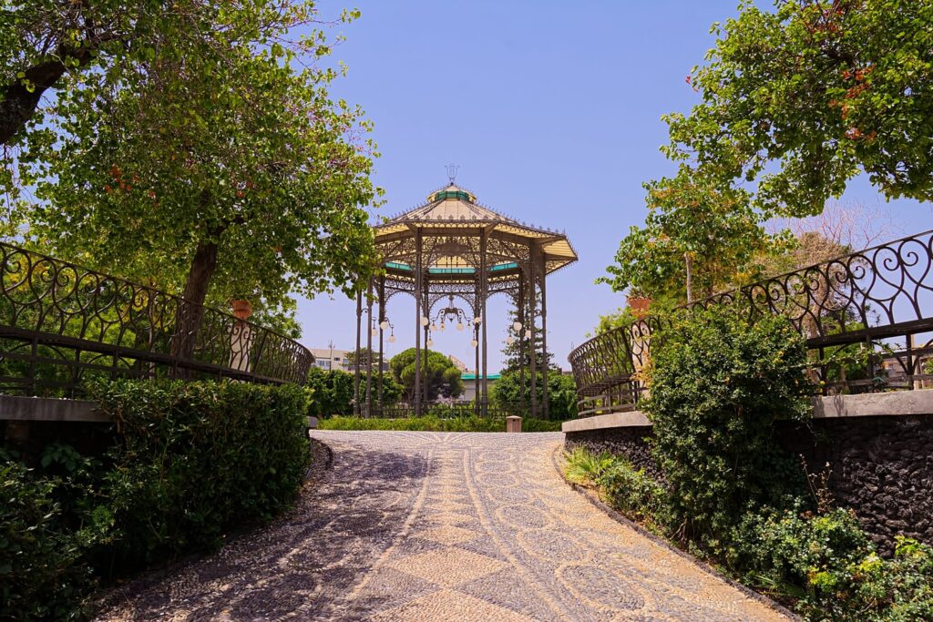 Park miejski Villa Bellini w Katanii