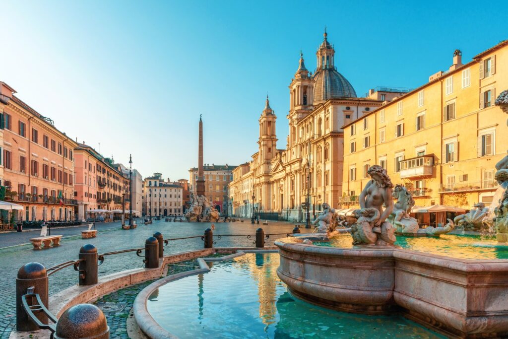 Piazza Navona z barokowymi fontannami i kościołem Sant’Agnese in Agone to najpiękniejszy plac w centrum Rzymu.