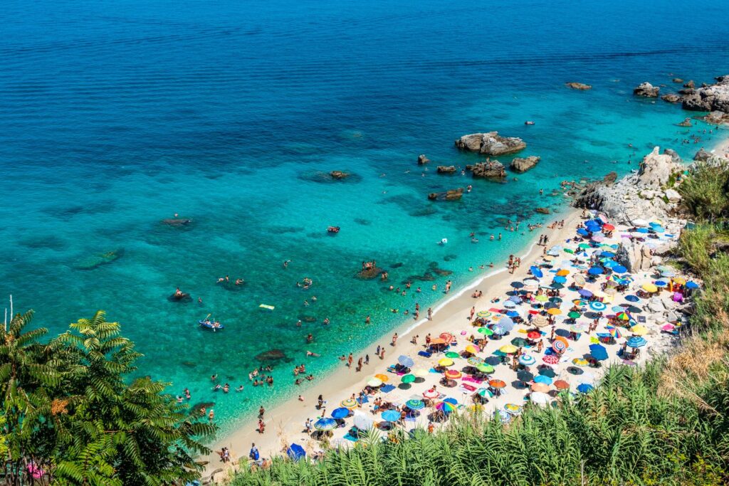 Plaża Michelino w Parghelii niedaleko Tropei