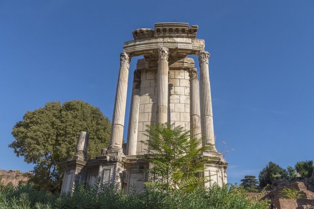 Antyczne ruiny na terenie Forum Romanum.