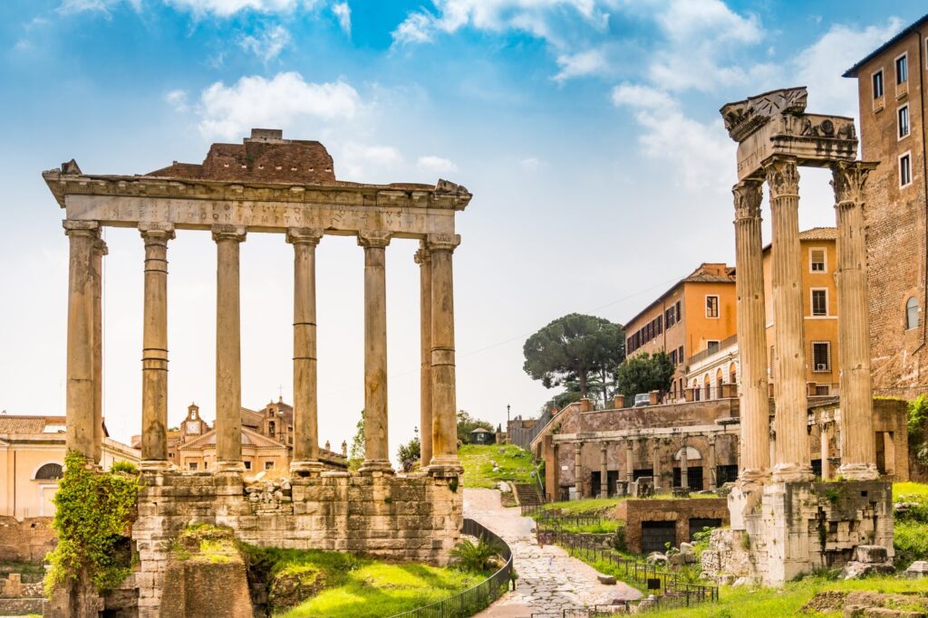 Kolumny Świątyni Saturna na Forum Romanum.