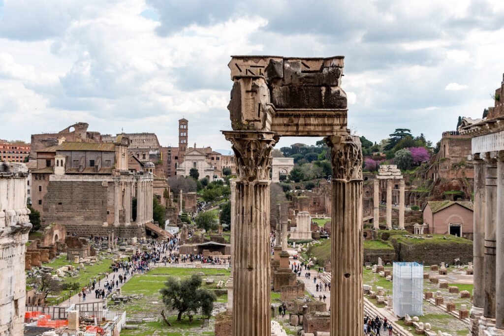 Świątynia Wespazjana i Tytusa na Forum Romanum.