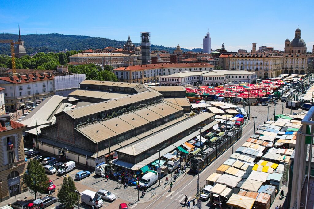 Porta Palazzo to jeden z największych targów pod gołym niebem w Europie.