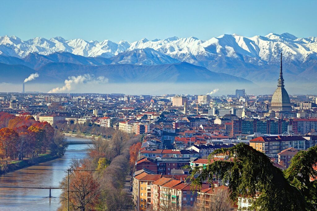 Z tarasu widokowego Mole Antonelliana zobaczysz Turyn i Alpy