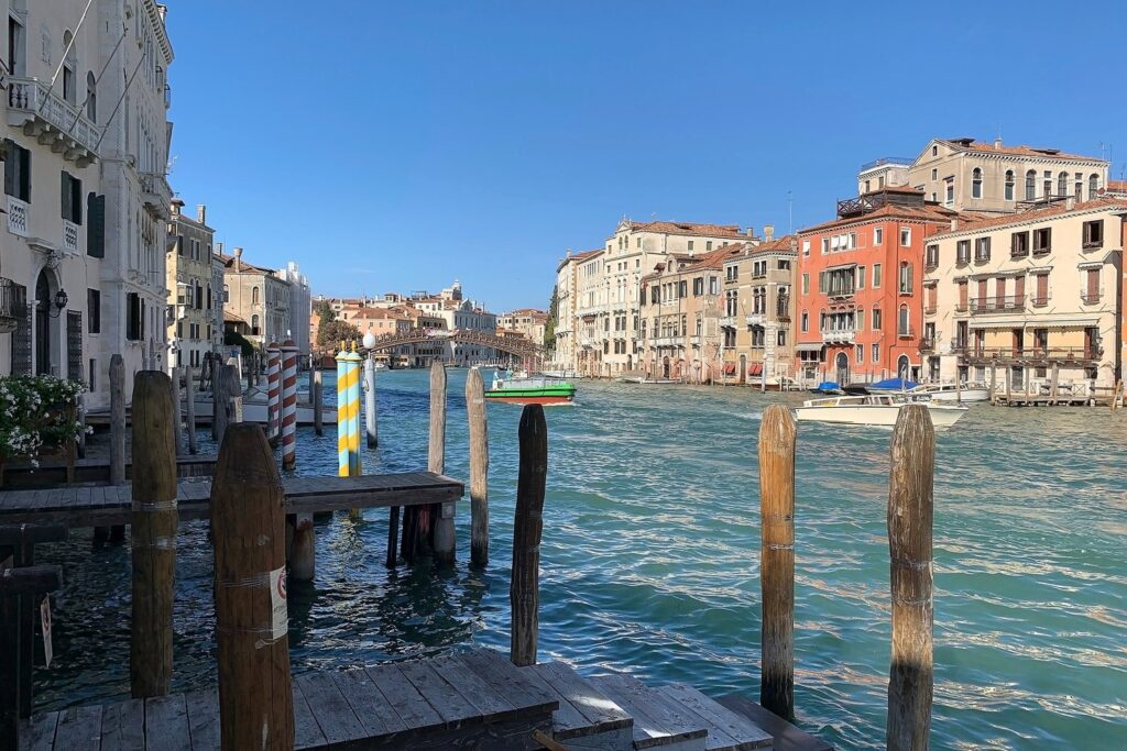 Canal Grande widziany z muzeum Peggy Guggenheim w Wenecji.