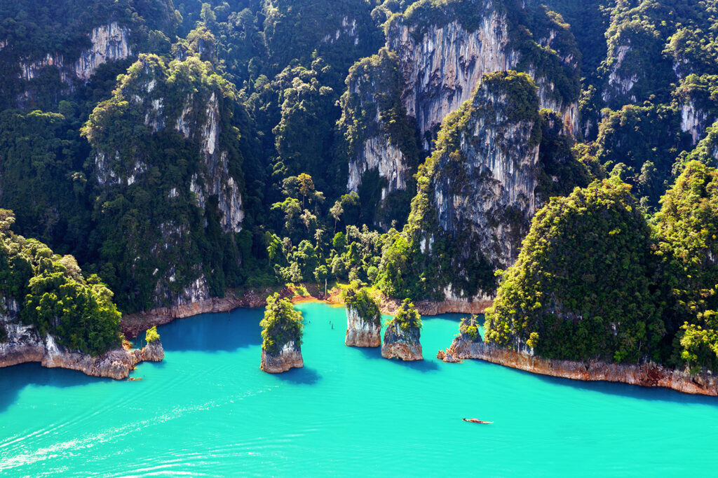 Cheow Lan - szmaragdowe jezioro, wizytówka parku Khao Sok