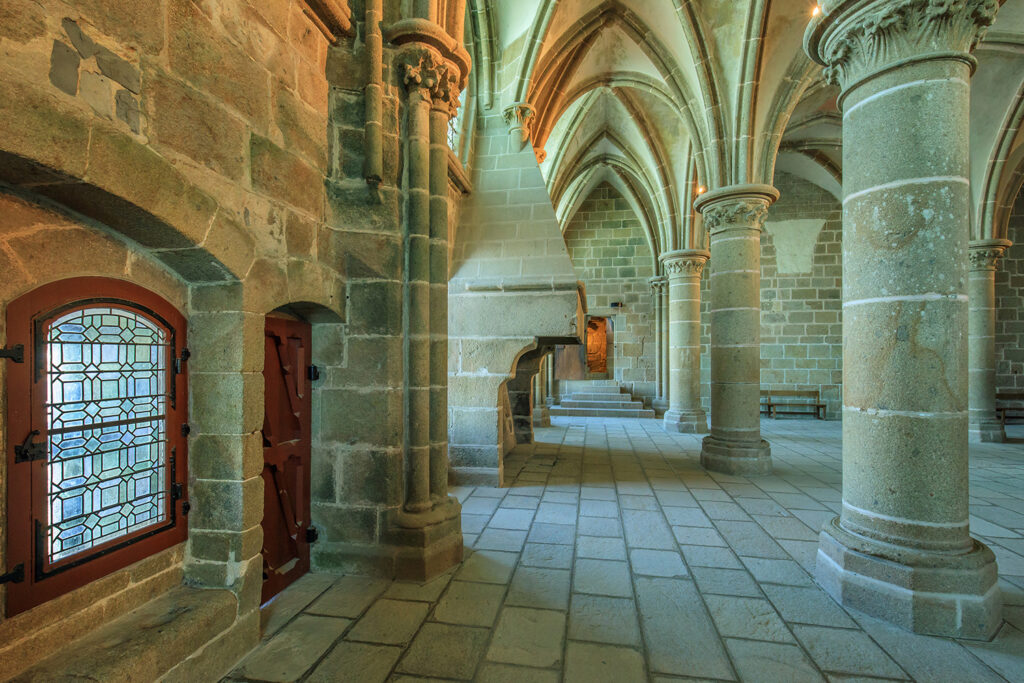 Salle des chevaliers - jedna z sal opactwa Mont Saint-Michel.