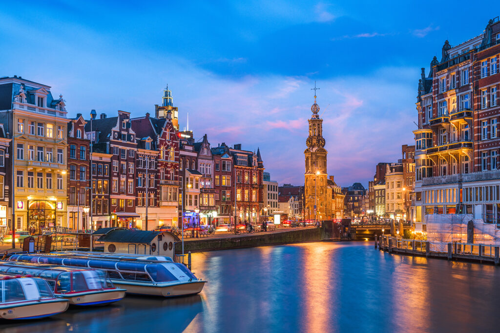 Kanały Amsterdamu ze względu na swoją wartość kulturową i historyczną wpisane zostały na Listę Światowego Dziedzictwa UNESCO.