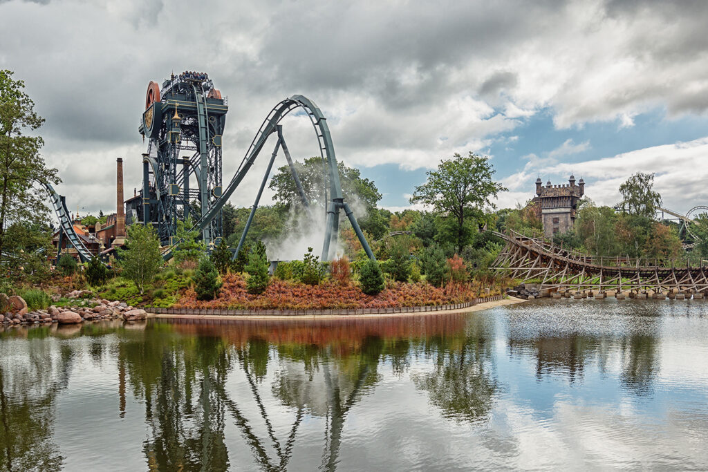 Atrakcje parku rozrywki Efteling inspirowane są ludowymi opowieściami, historiami z baśni i bajek i postaciami z mitów i podań.