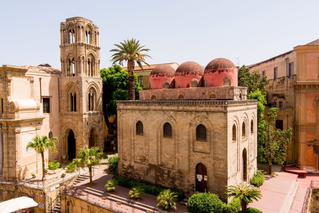 Czerwone kopuły kościoła San Cataldo to jeden z symboli arabsko-normańskiego Palermo