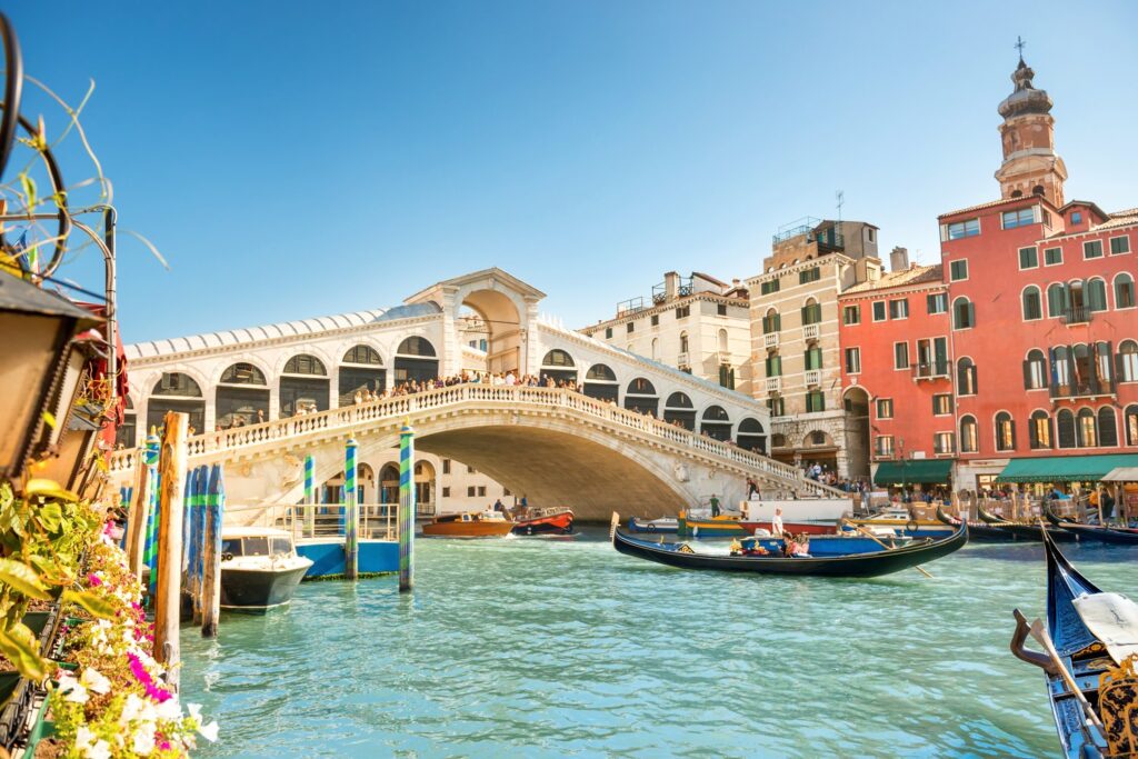 Most Rialto to najstarszy most nad Canal Grande i jeden z najpiękniejszych punktów widokowych miasta.