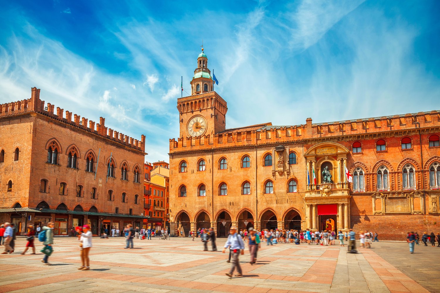 Piazza Maggiore z Palazzo d'Accursio to serce Bolonii i najlepsze miejsce na rozpoczęcie zwiedzania.