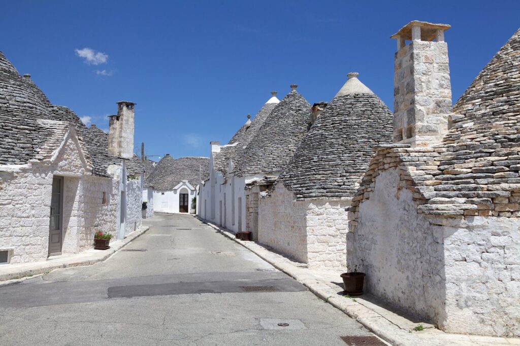 Rione Aia Piccola to spokojna dzielnica trulli, w której wciąż mieszkają mieszkańcy Alberobello.