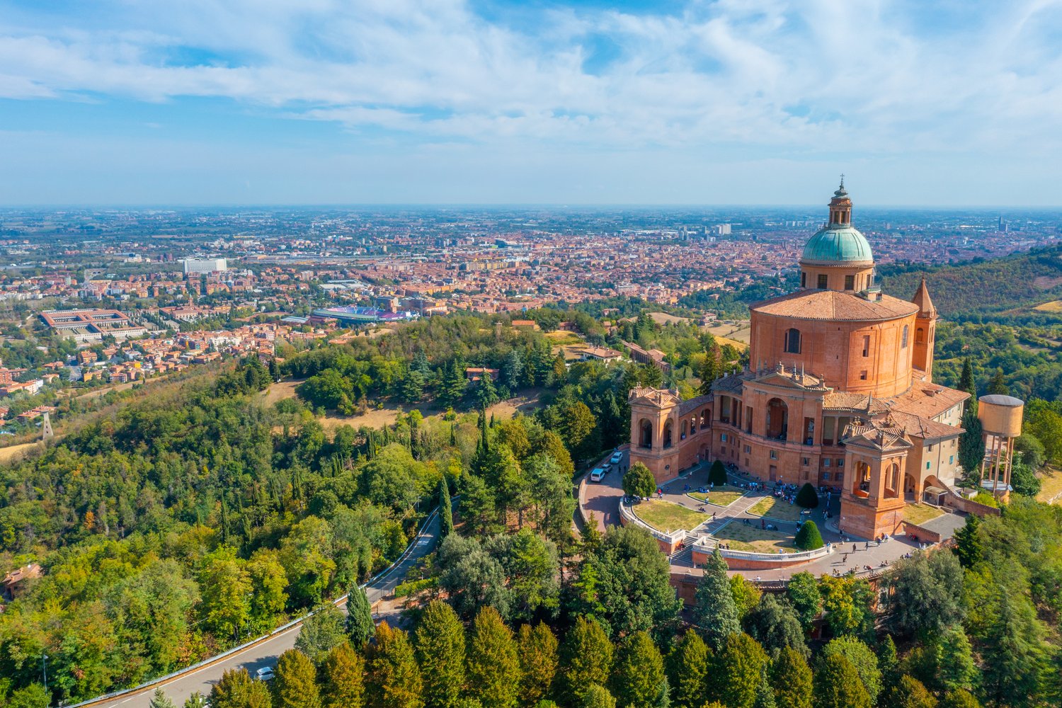 Sanktuarium Madonna di San Luca na wzgórzu nad Bolonią nagradza spacer pod najdłuższym portykiem świata.