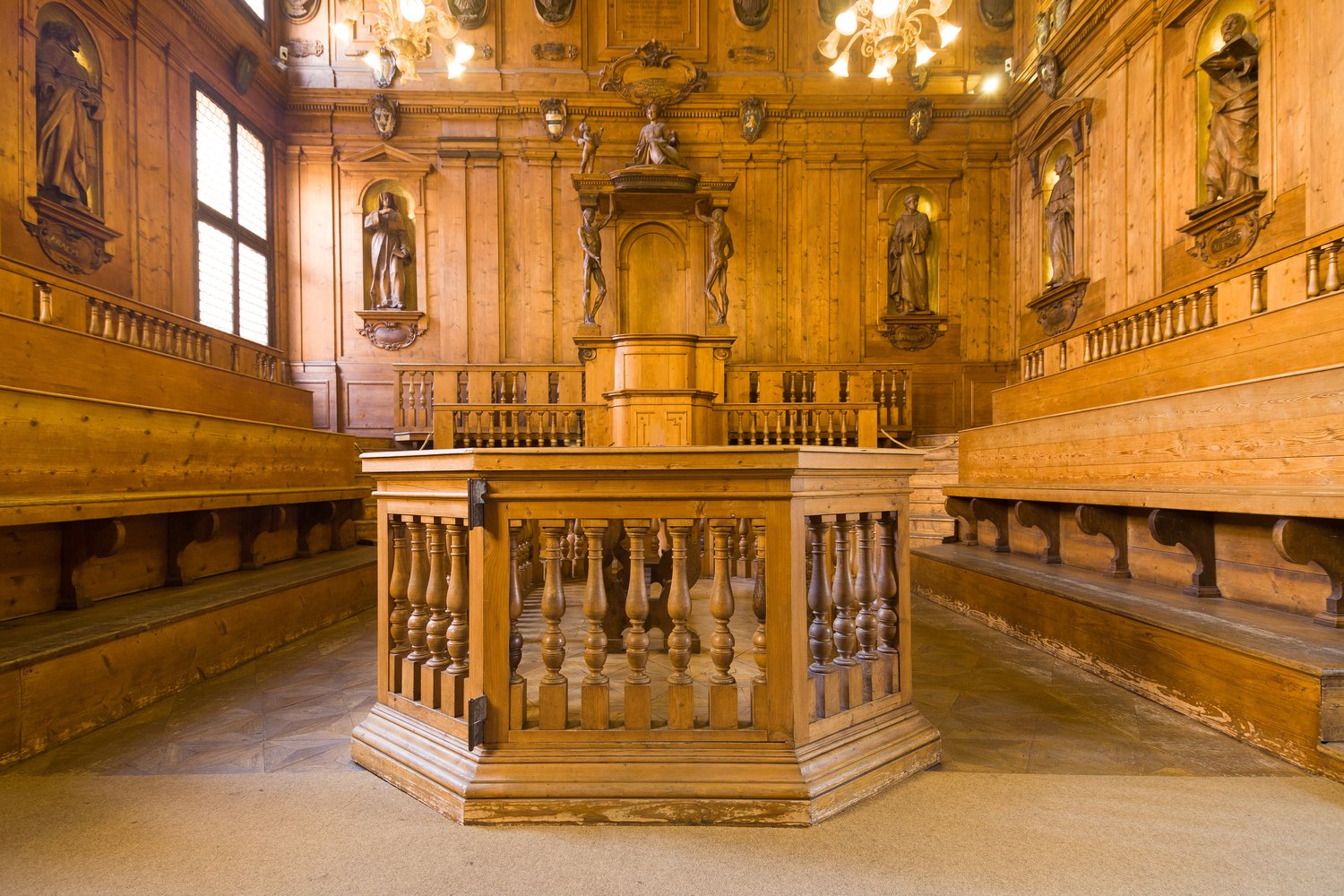 Drewniany Teatr Anatomiczny w Archiginnasio przypomina o bogatej historii najstarszego uniwersytetu w Europie.