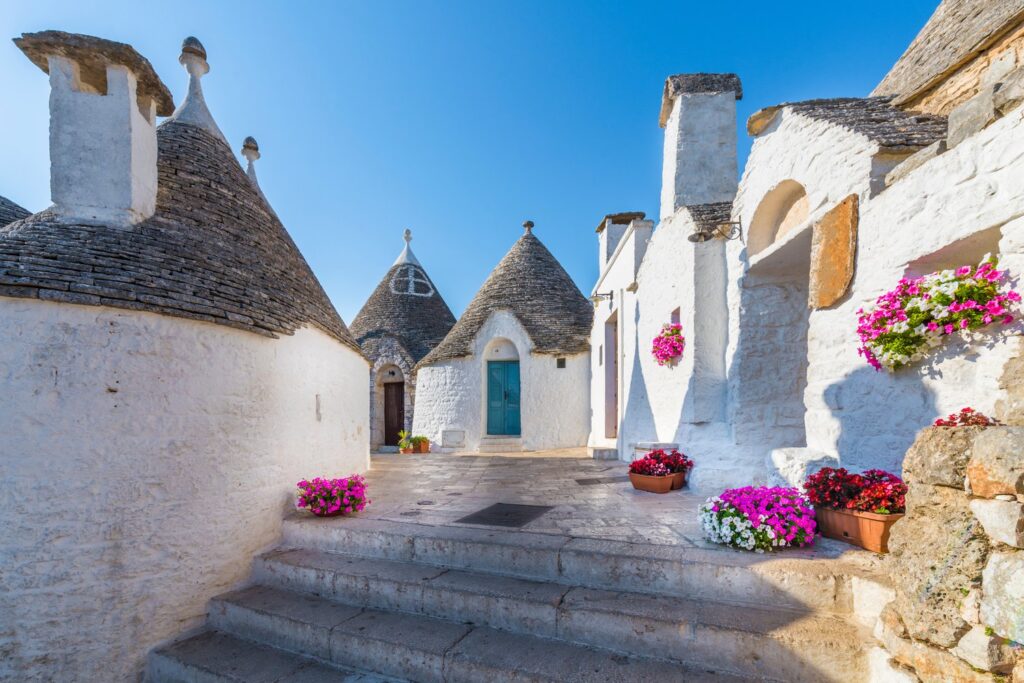 Trullo Siamese ma dwa połączone stożkowe dachy i jest jednym z najbardziej nietypowych domów w Alberobello.