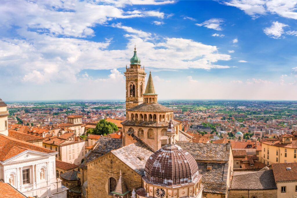 Bazylika Santa Maria Maggiore i Kaplica Colleoni tworzą najpiękniejszy zespół zabytków Bergamo.
