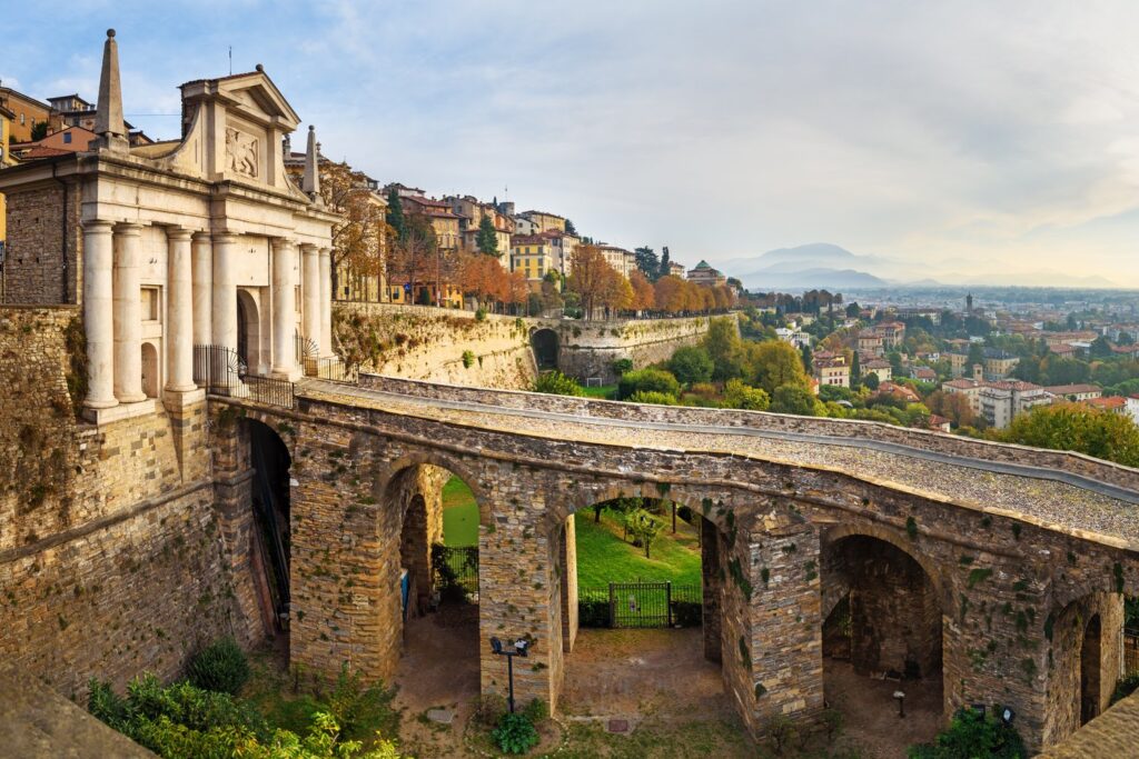Porta San Giacomo to najbardziej fotogeniczna brama w murach weneckich wpisanych na listę UNESCO.